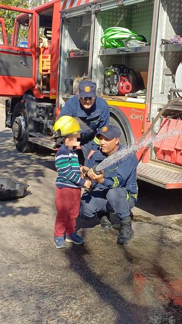 Actividad en CAIF por el Día de los Trabajadores Actividad en CAIF por el Día de los Trabajadores
