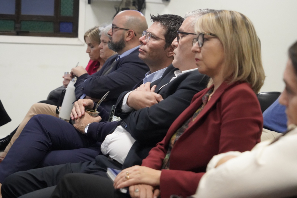  jueces, fiscales, defensores, aspirantes y policías participantes del Conversatorio 