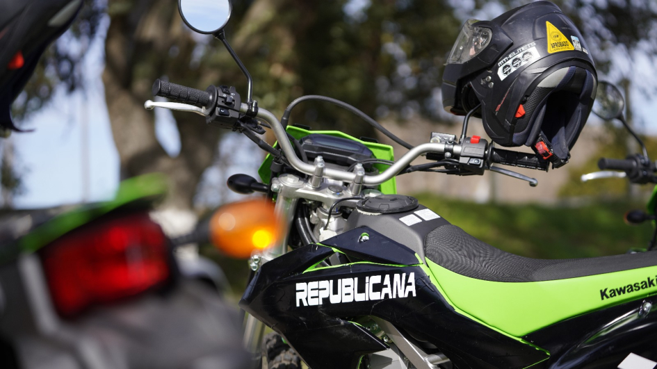 El Ministerio del Interior entrega 14 motos a la Guardia Republicana El Ministerio del Interior entrega 14 motos a la Guardia Republicana