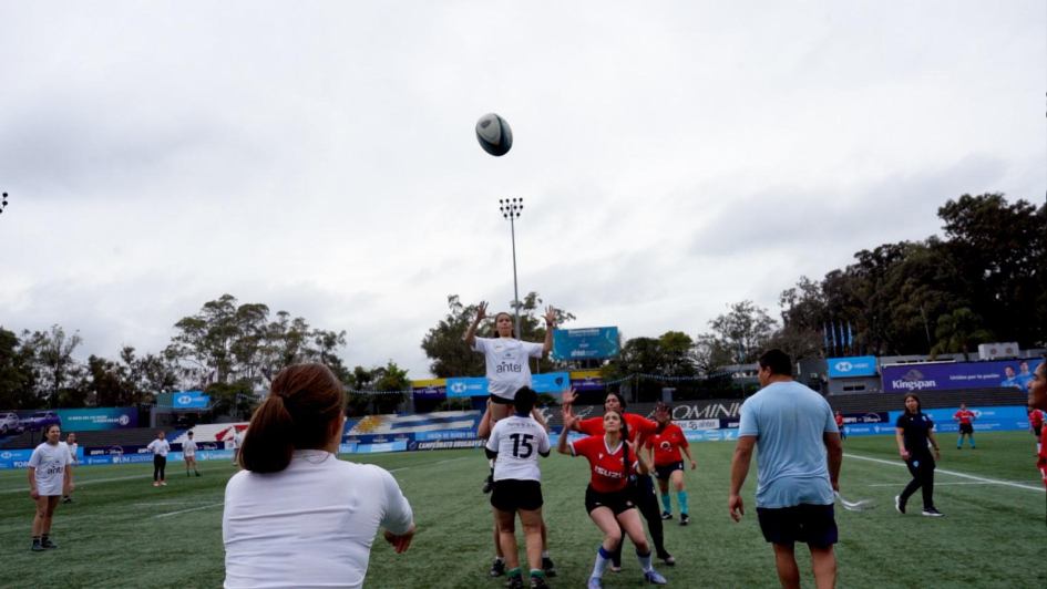 Jornada de integración en el Estadio Charrúa con mujeres privadas de libertad Jornada de integración en el Estadio Charrúa con mujeres privadas de libertad