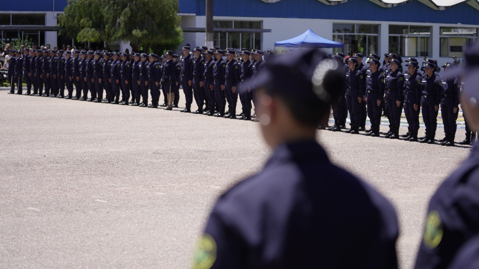 tanda de egresados formada en la Plaza de Armas 