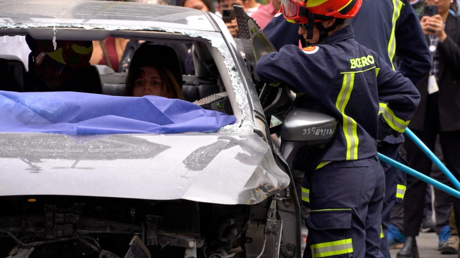 Bomberos participa de rescate de personas en siniestro de tránsito Bomberos participa de rescate de personas en siniestro de tránsito