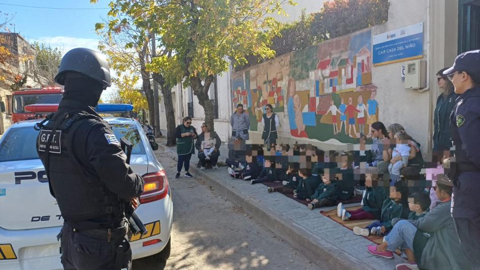Actividad en CAIF por el Día de los Trabajadores Actividad en CAIF por el Día de los Trabajadores