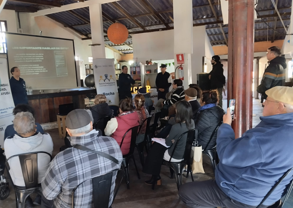 Público en taller de seguridad ciudadana en Barra de Chuy Público en taller de seguridad ciudadana en Barra de Chuy