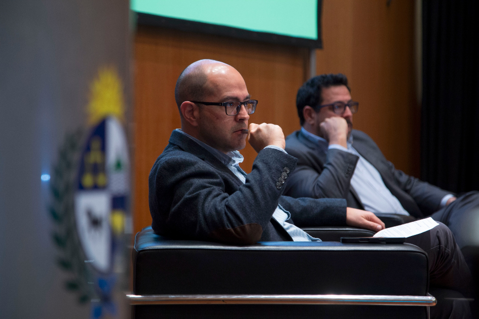 Primeras Jornadas de Salud Mental en el Ámbito Público Primeras Jornadas de Salud Mental en el Ámbito Público