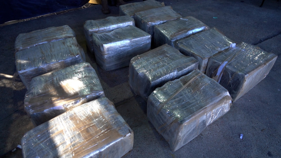Incautan un cargamento de 2 toneladas de cocaína Incautan un cargamento de 2 toneladas de cocaína