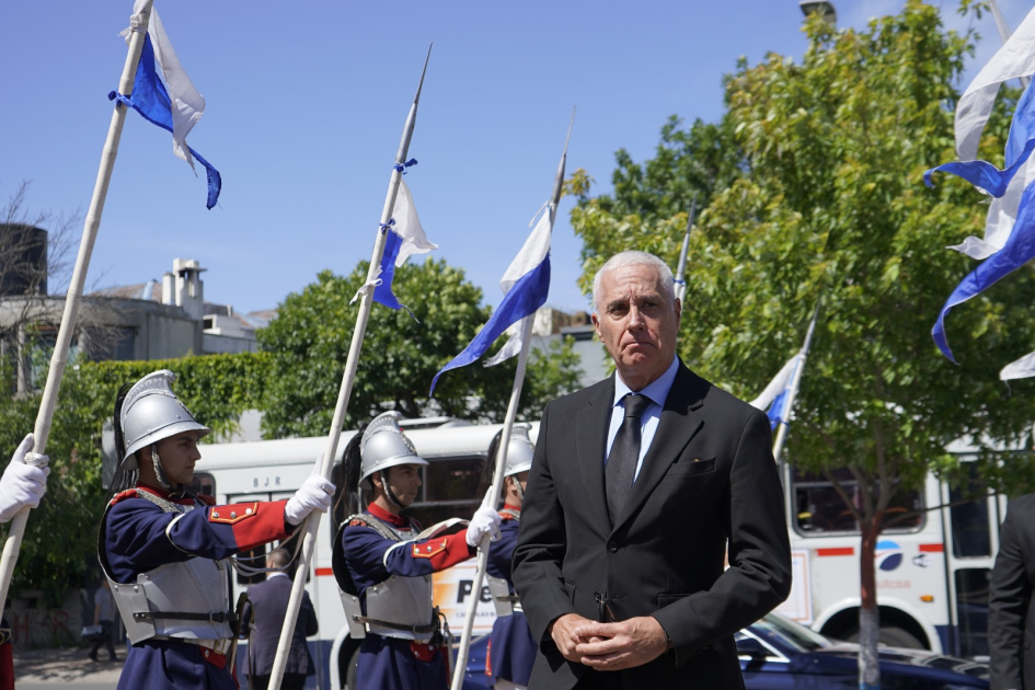 Ministro del Interior ingresando a la Plaza de la Policía Ministro del Interior ingresando a la Plaza de la Policía