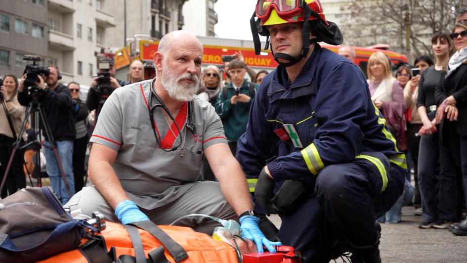 Bomberos participa de rescate de personas en siniestro de tránsito Bomberos participa de rescate de personas en siniestro de tránsito