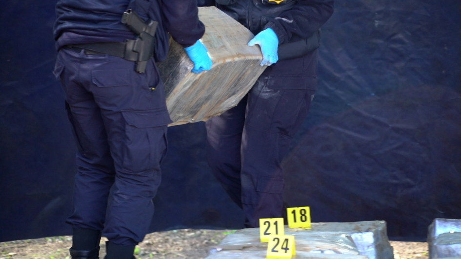 Incautan un cargamento de 2 toneladas de cocaína Incautan un cargamento de 2 toneladas de cocaína