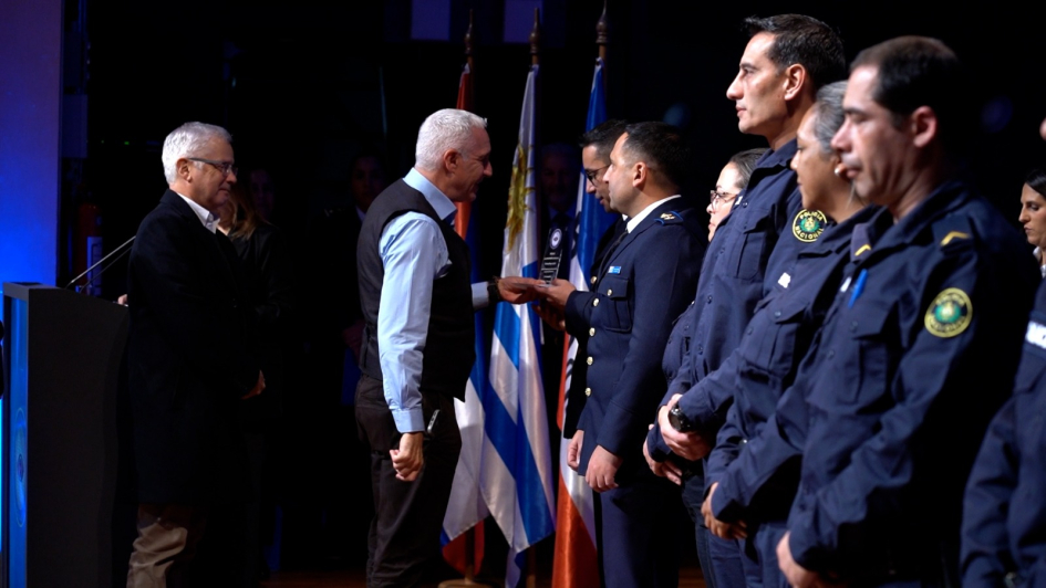 Ministro del Interior entrega reconocimientos Ministro del Interior entrega reconocimientos