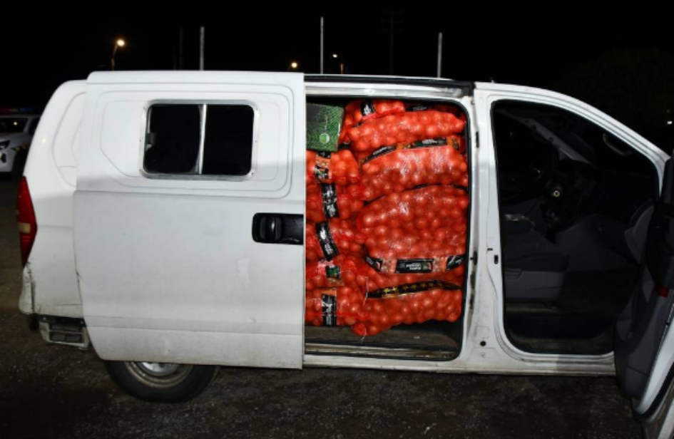 mercadería incautada en interior de vehículo mercadería incautada en interior de vehículo