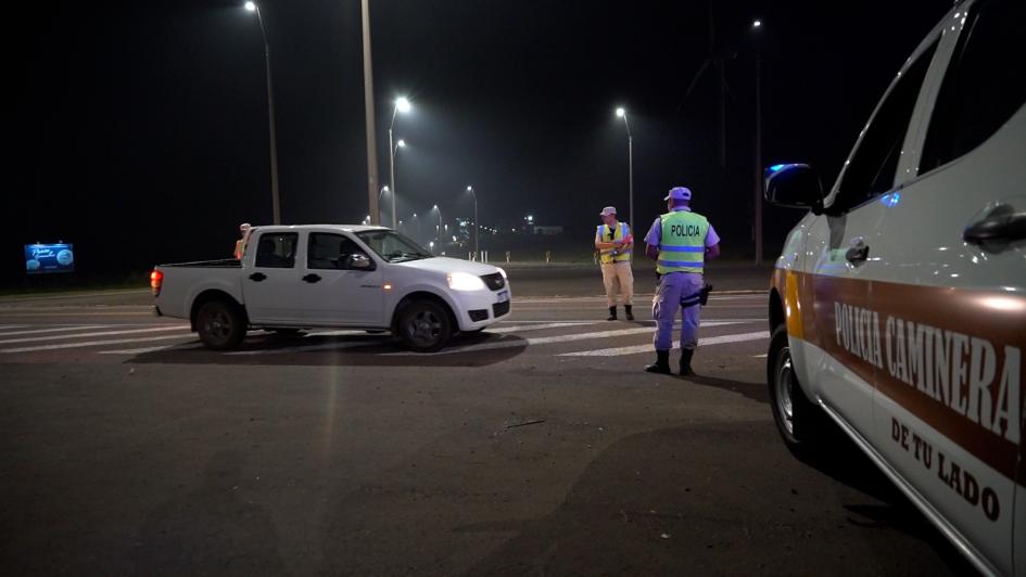 Policía Caminera realizando contrales en ruta 5 Policía Caminera realizando contrales en ruta 5