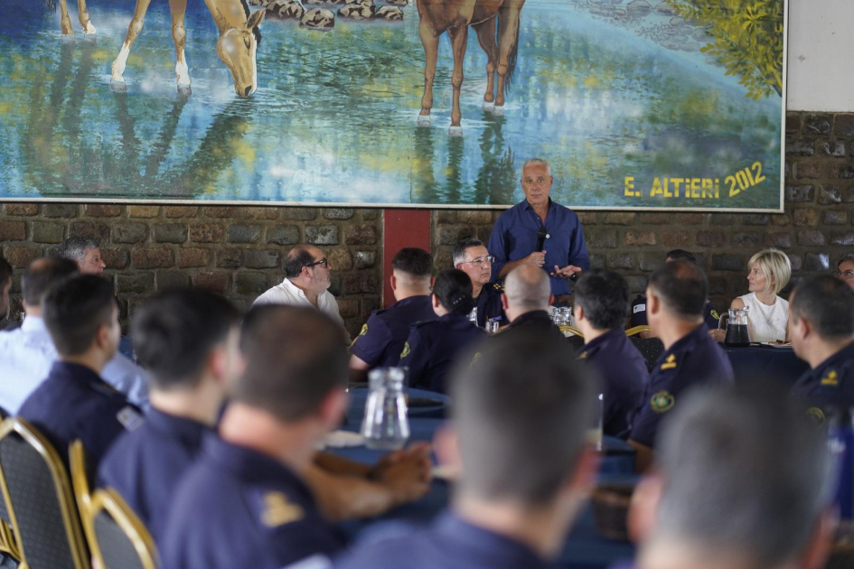 con con encargados de todas las unidades policiales de Canelones con con encargados de todas las unidades policiales de Canelones