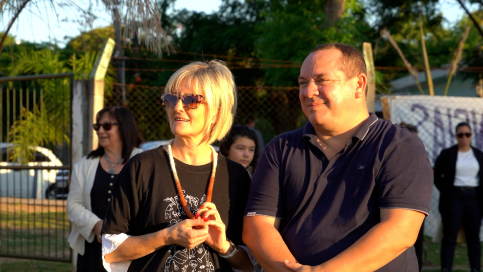 Subsecretaria Gabriela Valverde y Agustín Iparraguirre, director de Pelota al Medio a la Esperanza