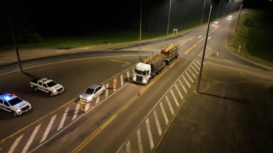 Policía Caminera realizando contrales en ruta 5 Policía Caminera realizando contrales en ruta 5