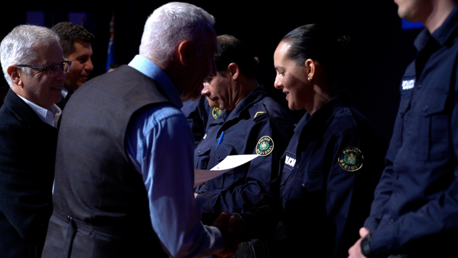 Ministro del Interior entrega reconocimientos Ministro del Interior entrega reconocimientos