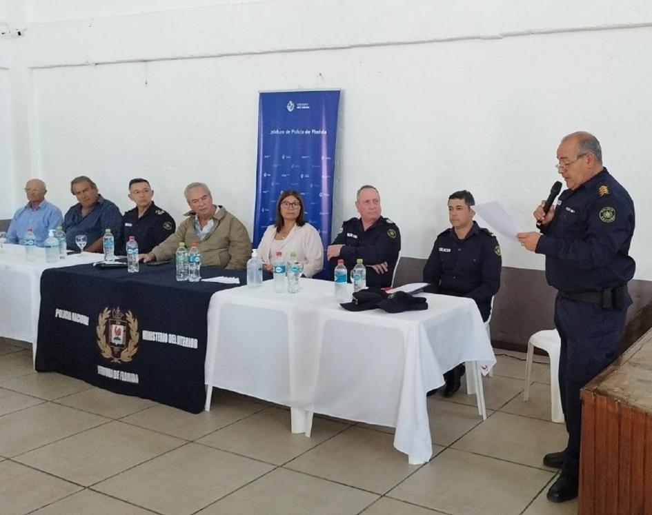 Policia recibe donacion en capilla del sauce
