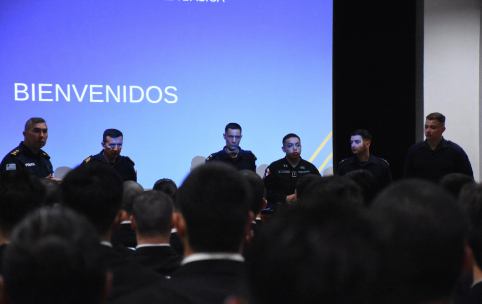 Ingreso de 199 aspirantes para la formación de agentes de la Policía Nacional Ingreso de 199 aspirantes para la formación de agentes de la Policía Nacional