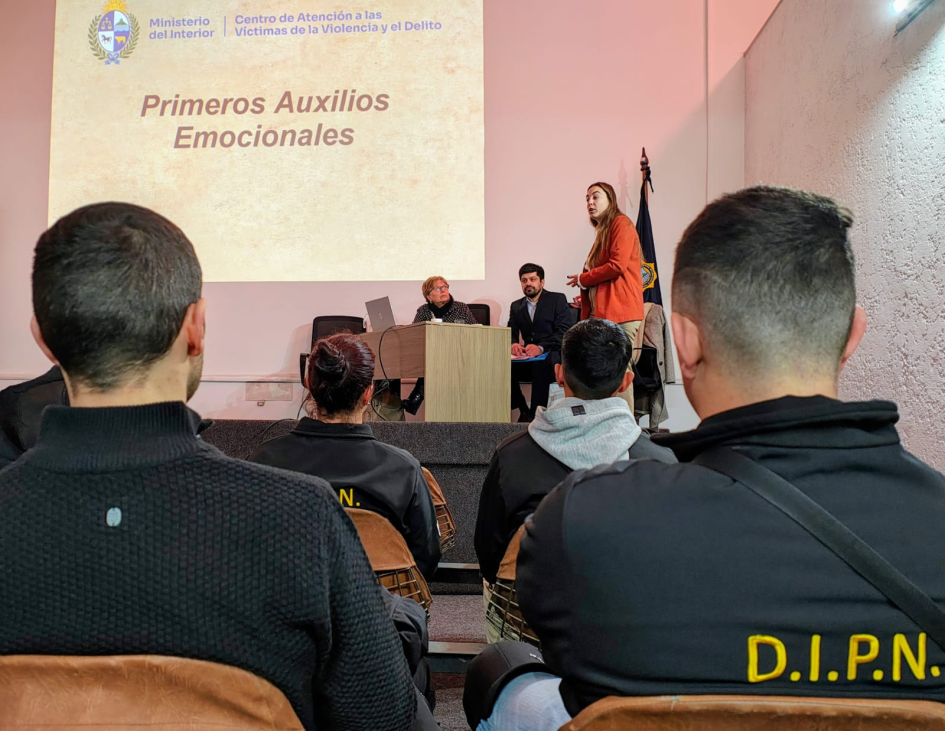 Implementan taller de apoyo psicológico para el personal del Departamento de Homicidios