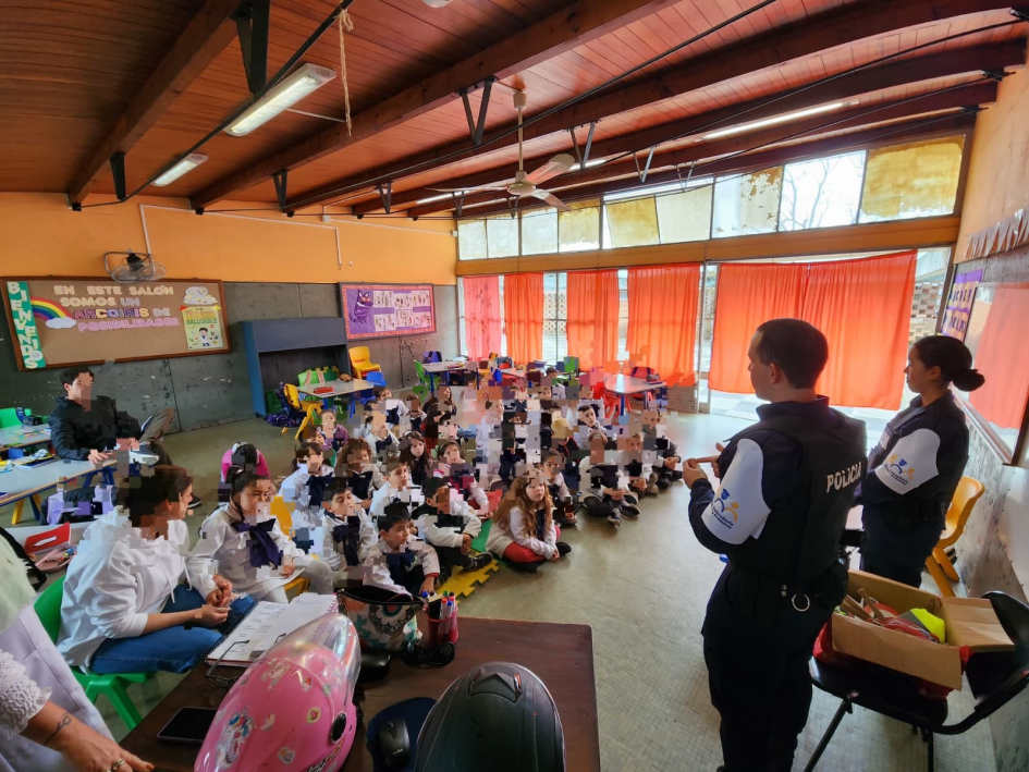 Taller sobre educación vial en escuela 92