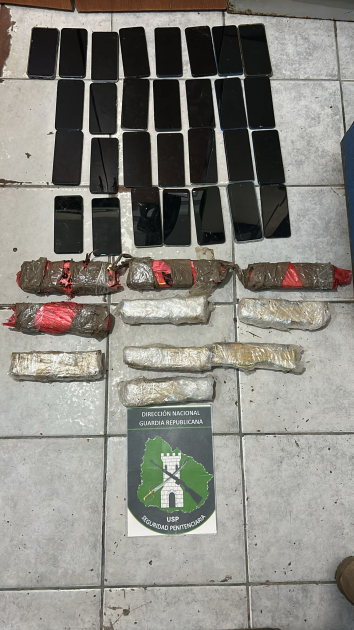 celulares y drogas incautadas en termotanque 
