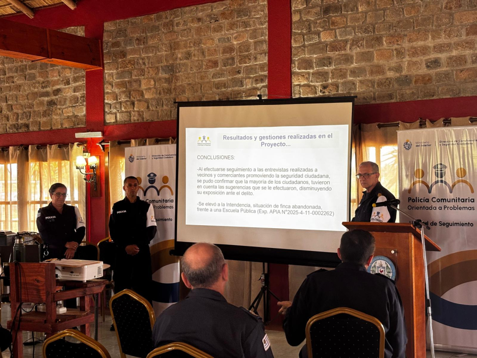 Policía Comunitaria realizó en Canelones una jornada regional de intercambio de buenas prácticas Policía Comunitaria realizó en Canelones una jornada regional de intercambio de buenas prácticas
