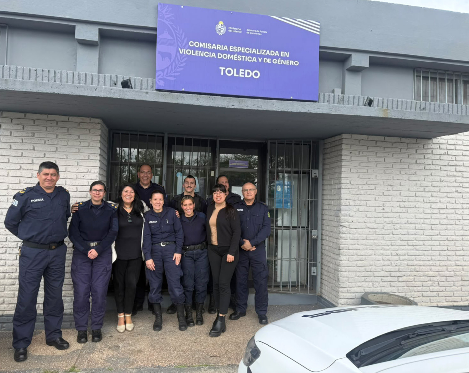 Autoridades junto al Equipo de trabajo de la CEVDG en Toledo Autoridades de la DNPG junto al Equipo de trabajo de la CEVDG de Toledo