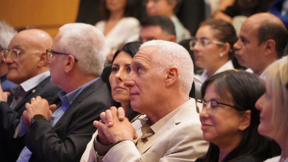 autoridades durante el acto