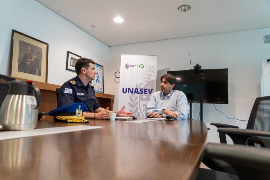 Subdirector de la Policía Nacional, Alfredo Clavijo, y el presidente de UNASEV Marcelo Metediera Subdirector de la Policía Nacional, Alfredo Clavijo, y el presidente de UNASEV Marcelo Metediera