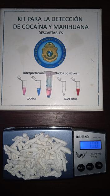 pesaje y prueba de campo, resultando en 10 gramos de cocaina. pesaje y prueba de campo, resultando en 10 gramos de cocaina.