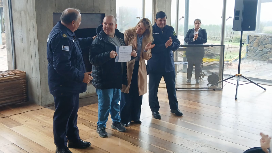 Reconocimiento a funcionario municipal de CCU - Politicas inclusivas Reconocimiento