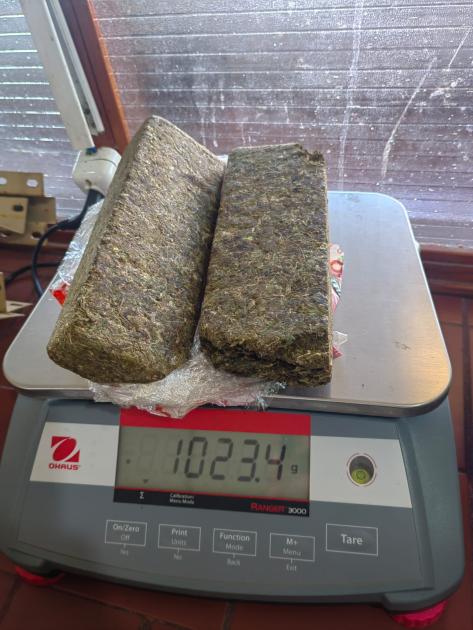 1,023 grs. de marihuana incautados en ladrillos. 1,023 grs. de marihuana incautados en ladrillos.