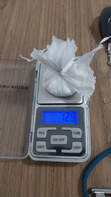 12,9 gramos de Clorhidrato de cocaína.