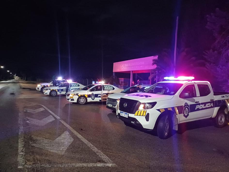 Operativo Saturación moviles policiales estacionados durante un operativo