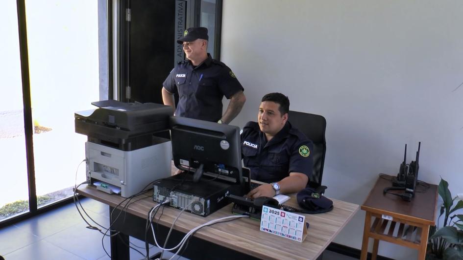 Funcionarios policiales en la Comisaría 2da. Funcionarios policiales en la Comisaría 2da.