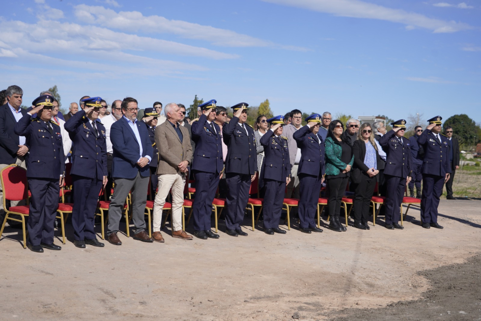 autoridades durante el acto