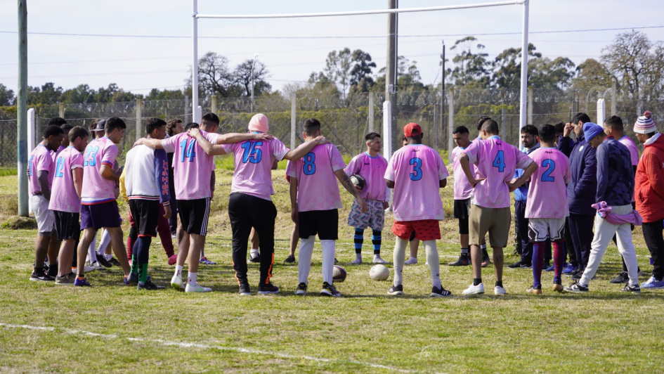 personas privadas de libertad antes de comenzar el encuentro de rugby personas privadas de libertad antes de comenzar el encuentro de rugby