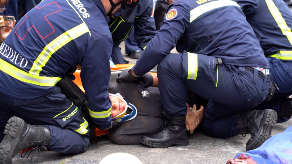 Bomberos participa de rescate de personas en siniestro de tránsito Bomberos participa de rescate de personas en siniestro de tránsito