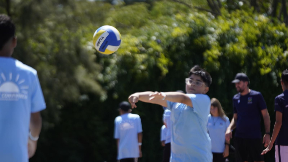 niños participando de la colonia de verano niños participando de la colonia de verano