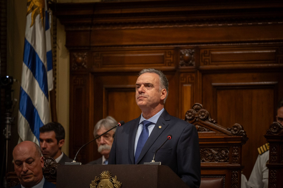 Orsi en su discurso ante el Parlamento