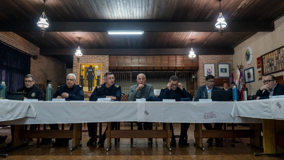Ministro del Interior encabezó reunión de coordinación policial en Paysandú Ministro del Interior encabezó reunión de coordinación policial en Paysandú