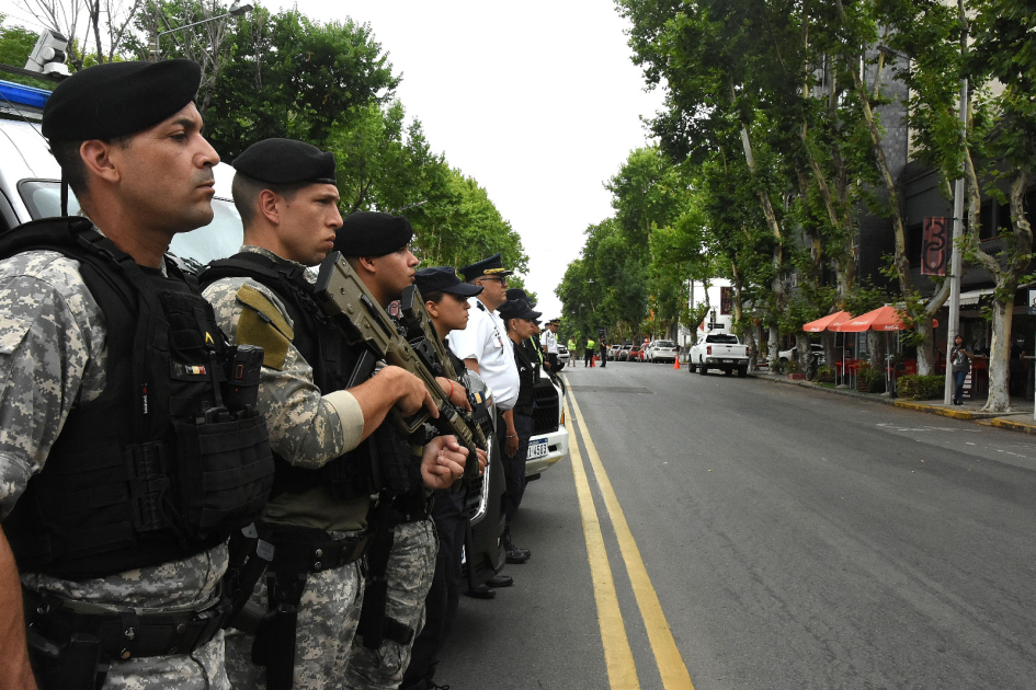 Imagen de personal policial formado Imagen de personal policial formado