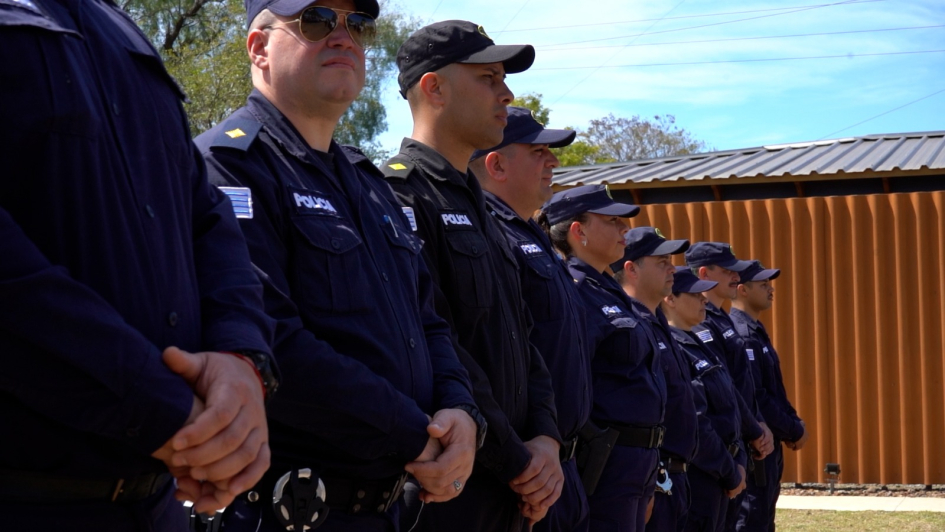 formación policial durante el acto de inauguración formación policial durante el acto de inauguración