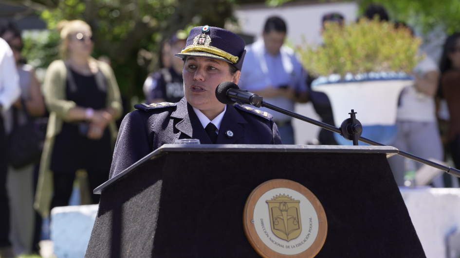 Directora de la Escuela Policial de la Escala Básica, Comisario Ana Lía Ramírez, 