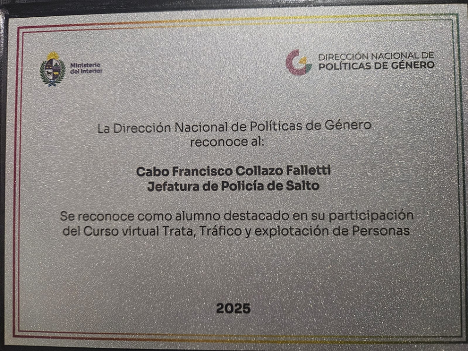 Reconocimiento a Funcionarios Policiales de Jefatura de Policía de Salto en el marco del Día Interna Reconocimiento a Funcionarios Policiales de Jefatura de Policía de Salto en el marco del Día Interna