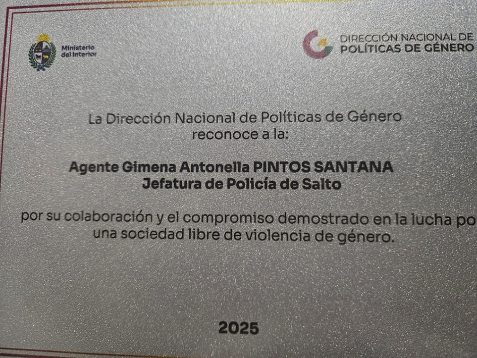 Reconocimiento a Funcionarios Policiales de Jefatura de Policía de Salto en el marco del Día Interna Reconocimiento a Funcionarios Policiales de Jefatura de Policía de Salto en el marco del Día Interna