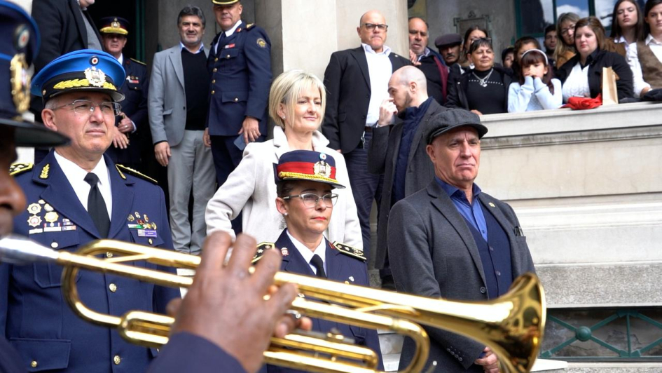 Egresan 134 bomberos en una emotiva ceremonia marcada por el recuerdo y el deber