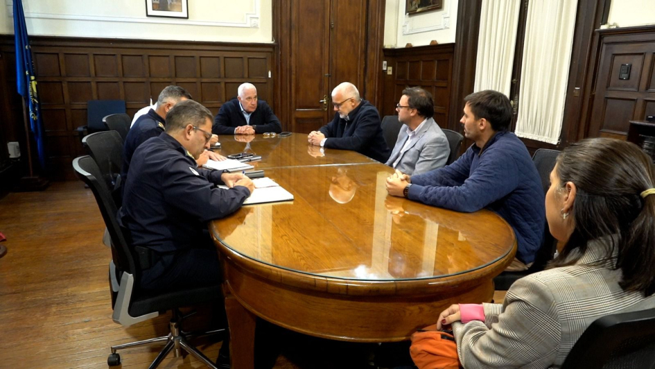 Ministro, Director y Subdirector de la Policía Nacional reunidos con representantes empresariales 
