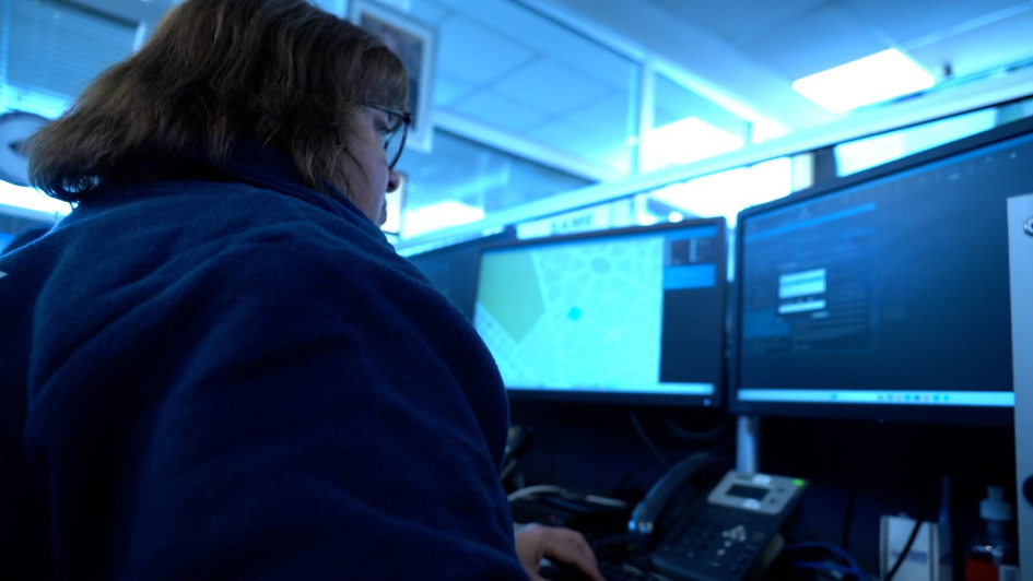 funcionarios de SAME en la Mesa Central de Operaciones de la Dirección de Emergencias del CCU funcionarios de SAME en la Mesa Central de Operaciones de la Dirección de Emergencias del CCU
