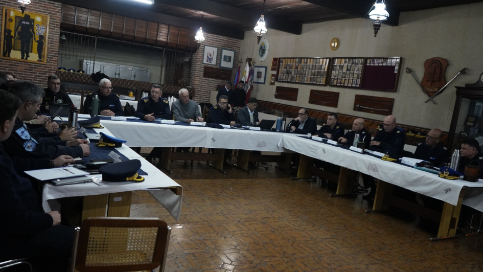Ministro del Interior encabezó reunión de coordinación policial en Paysandú Ministro del Interior encabezó reunión de coordinación policial en Paysandú
